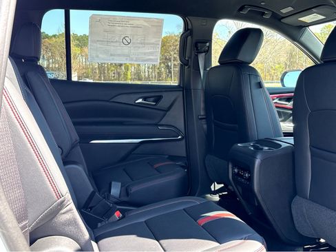 New 2026 Chevrolet Traverse RS FWD image 9