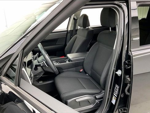 Certified 2025 Hyundai Santa Fe SE image 8