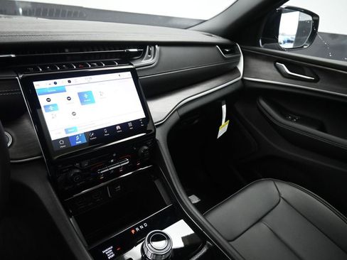 New 2025 Jeep Grand Cherokee Limited w/ Trailer Tow Package image 23