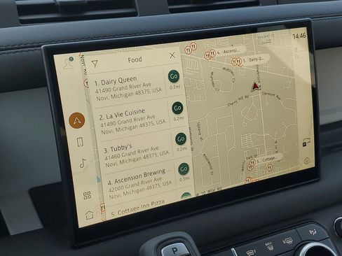 Used 2025 Land Rover Defender 90 S image 25