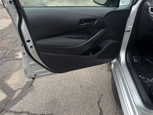 Used 2025 Toyota Corolla LE FWD image 18