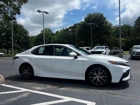 Used 2024 Toyota Camry SE FWD image 4