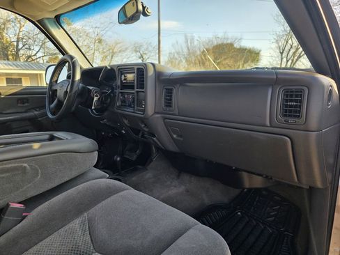 Used 2005 Chevrolet Silverado 2500 LS image 19