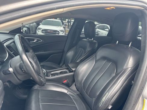 Used 2016 Chrysler 200 Limited FWD image 12