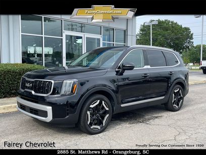 Used 2024 Kia Telluride EX w/ EX Captain's Chair Package