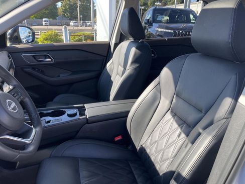 Used 2023 Nissan Rogue Platinum w/ Platinum Premium Package image 9