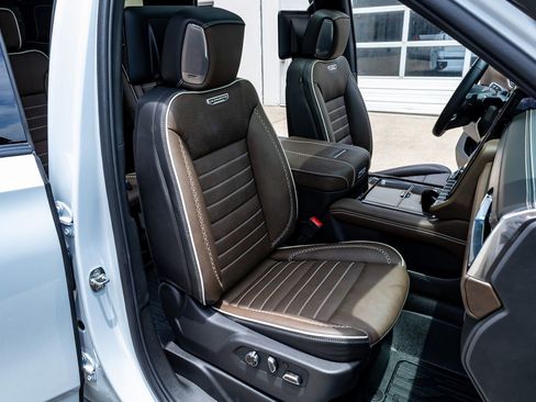 Used 2026 GMC Yukon Denali Ultimate w/ LPO, Floor Liner Package AWD/4WD image 31