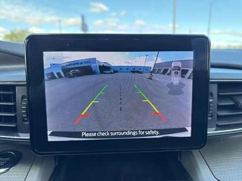 Used 2023 Ford Explorer XLT w/ Equipment Group 202A AWD/4WD image 32