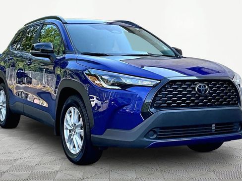 Used 2025 Toyota Corolla Cross LE FWD image 3