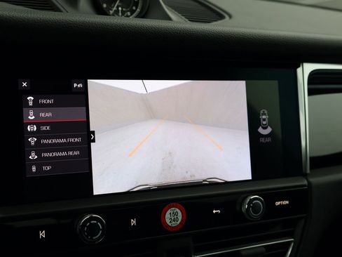 Certified 2025 Porsche Macan image 19