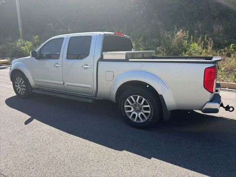 Used 2013 Nissan Frontier SL w/ Moonroof Pkg AWD/4WD image 5