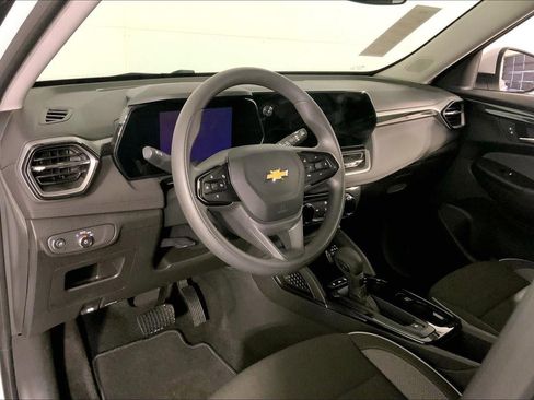 Used 2025 Chevrolet TrailBlazer LT AWD/4WD image 14