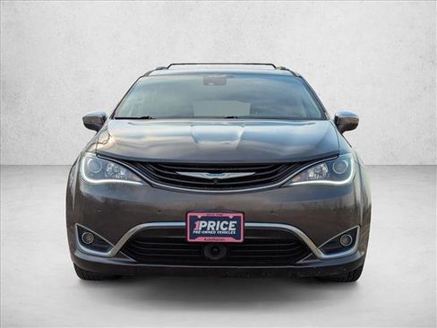 Used 2018 Chrysler Pacifica Limited w/ Advanced Safetytec Group image 2