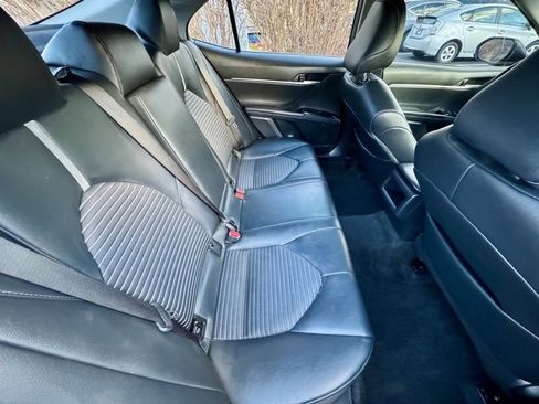Used 2018 Toyota Camry SE image 12