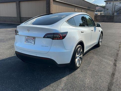 Used 2021 Tesla Model Y Long Range AWD/4WD image 3