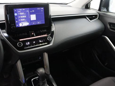 Used 2025 Toyota Corolla Cross LE image 15