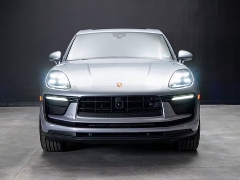 Certified 2025 Porsche Macan AWD/4WD image 10