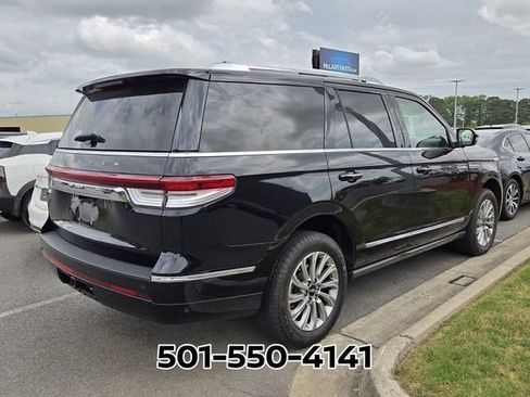 Used 2024 Lincoln Navigator Premiere image 4