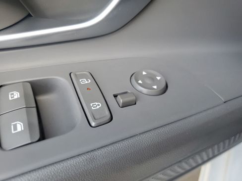 Used 2025 Hyundai Elantra SEL FWD image 24