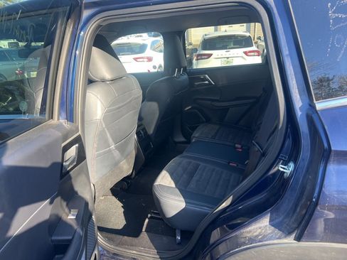 Used 2024 Mitsubishi Outlander SE image 7