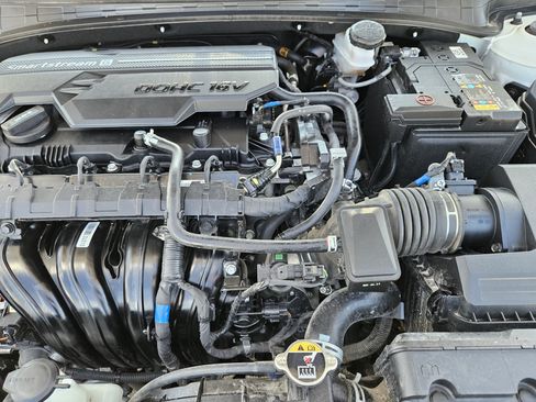 Used 2025 Hyundai Elantra Sport FWD image 31