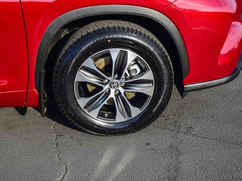 Certified 2023 Toyota Highlander XLE image 11