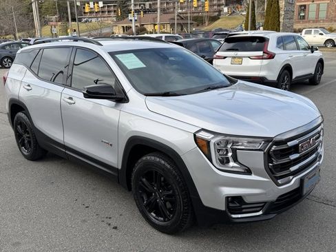 Used 2022 GMC Terrain AT4 image 3