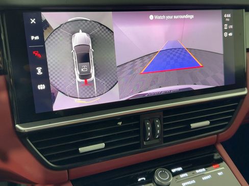 Certified 2022 Porsche Cayenne Platinum Edition image 25