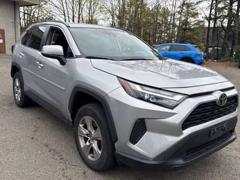 Used 2023 Toyota RAV4 XLE AWD/4WD image 3