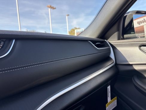 New 2025 Jeep Grand Cherokee Altitude image 34