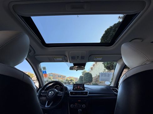 Used 2018 MAZDA MAZDA3 Grand Touring image 24