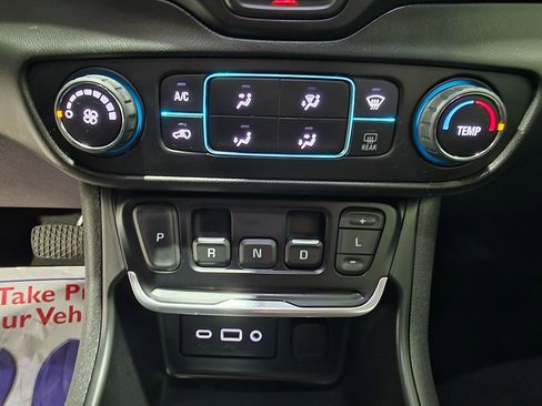 Used 2021 GMC Terrain SLE image 33