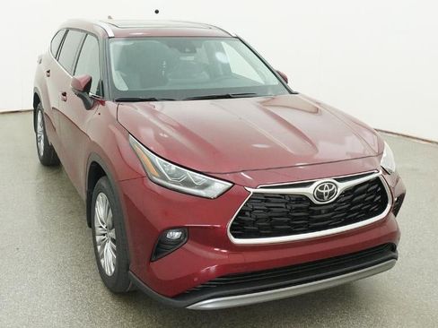 New 2026 Toyota Highlander Platinum image 14