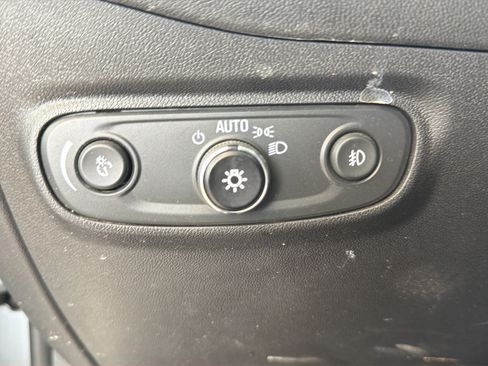Used 2023 Chevrolet Equinox Premier AWD/4WD image 21
