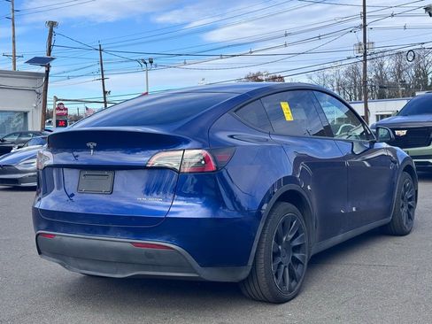 Used 2022 Tesla Model Y Long Range image 8