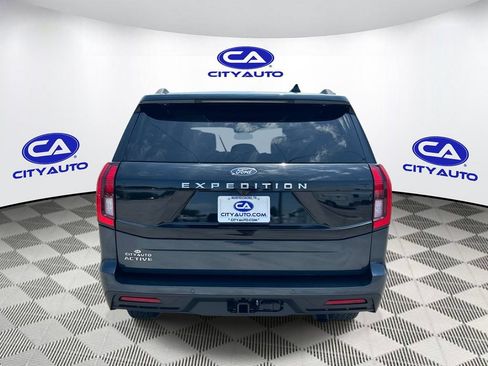 Used 2025 Ford Expedition Active AWD/4WD image 5