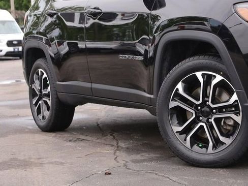 Used 2023 Jeep Compass Limited AWD/4WD image 3