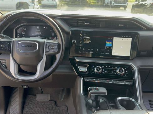 Used 2023 GMC Sierra 1500 Denali w/ Technology Package AWD/4WD image 18