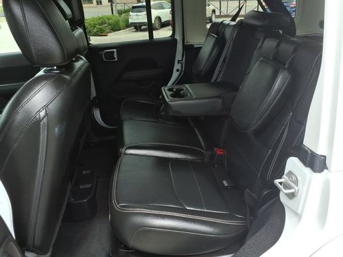 Used 2022 Jeep Wrangler Unlimited Sahara w/ Cold Weather Group AWD/4WD image 29