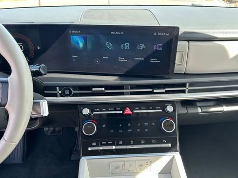 Used 2025 Hyundai Santa Fe SEL image 17