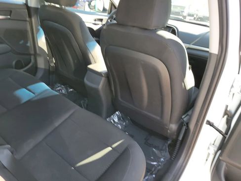 Used 2020 Hyundai Elantra SE w/ Cargo Package (C1) image 19