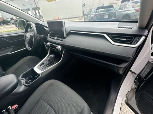 Used 2025 Toyota RAV4 LE AWD/4WD image 32