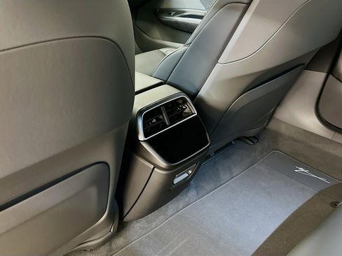 Used 2024 Lucid Air Touring image 28