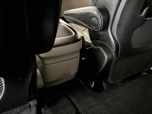 Used 2023 Chrysler Pacifica Limited image 28