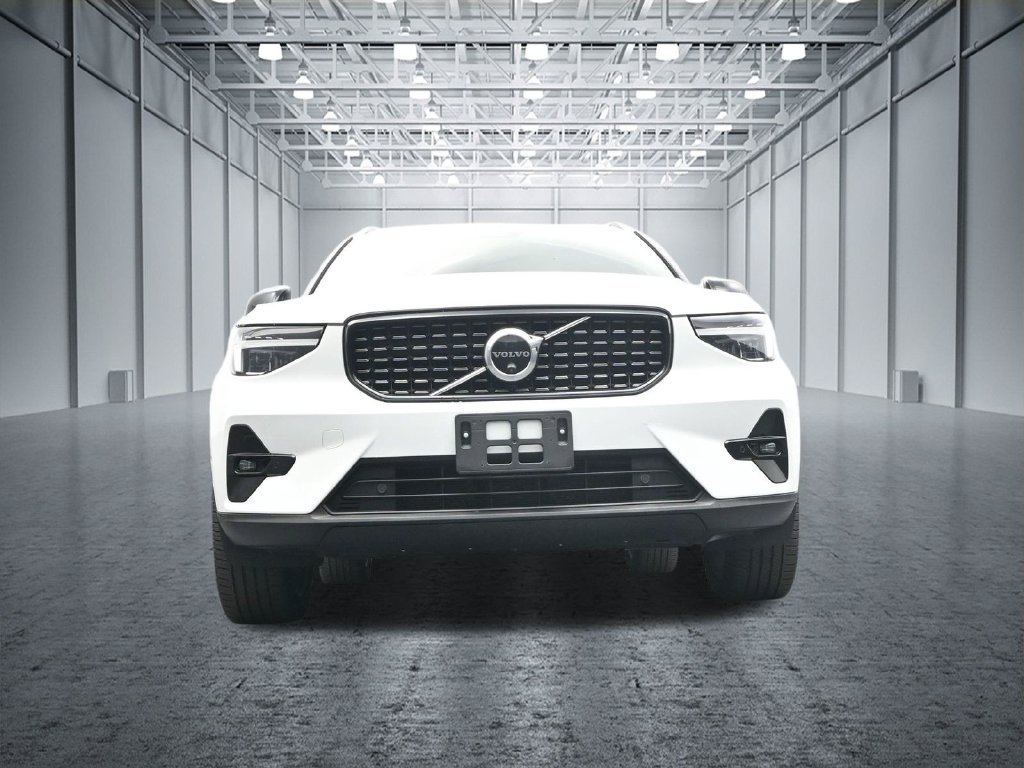Used 2023 Volvo XC40 B4 Ultimate FWD image 39