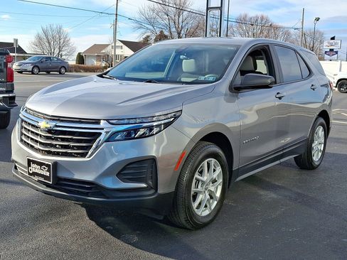 Used 2024 Chevrolet Equinox LS w/ LS Convenience Package image 3