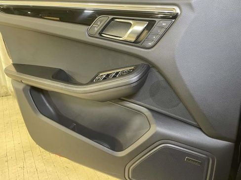 Certified 2026 Porsche Macan AWD/4WD image 33