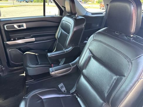Used 2022 Ford Explorer XLT w/ Equipment Group 202A image 15