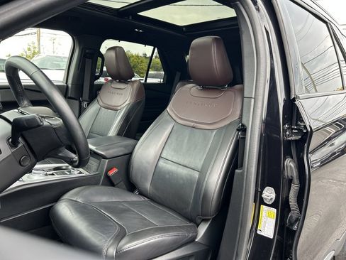 Certified 2022 Ford Explorer Platinum w/ Equipment Group 601A image 15