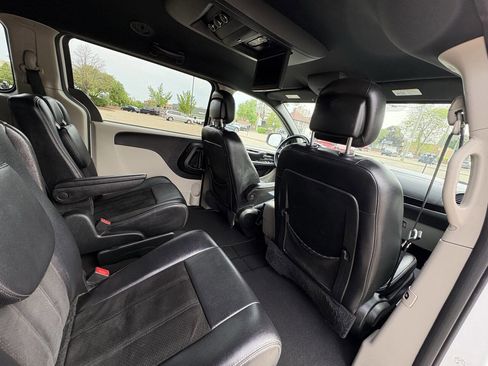 Used 2016 Dodge Grand Caravan SXT FWD image 32